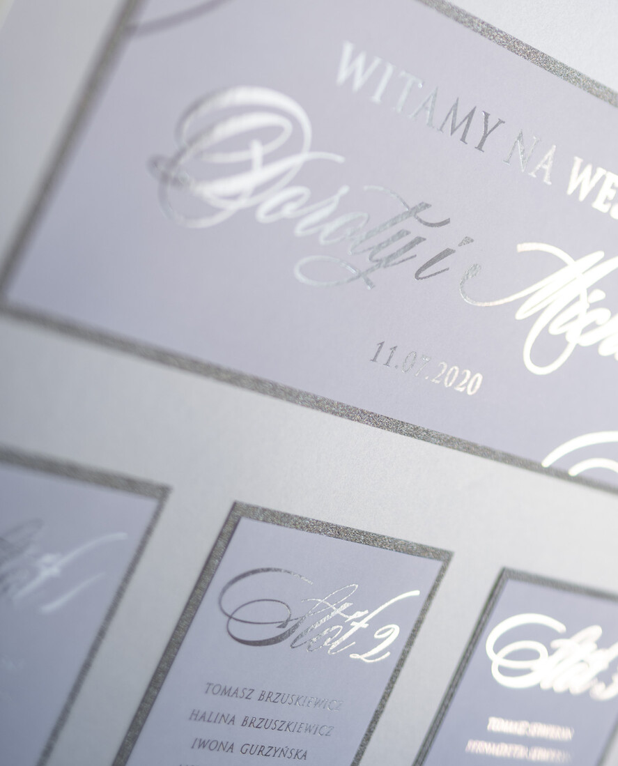 Plany stołów Glamour welurowe tablica z rozmieszczeniem gości plan stołów weselnych, eleganckie złote napisy zlocone litery1