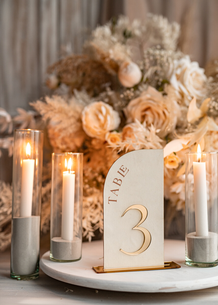 Numery na stół Akryl numerek stojak na stół weselny, złote lusterkowe napisy2