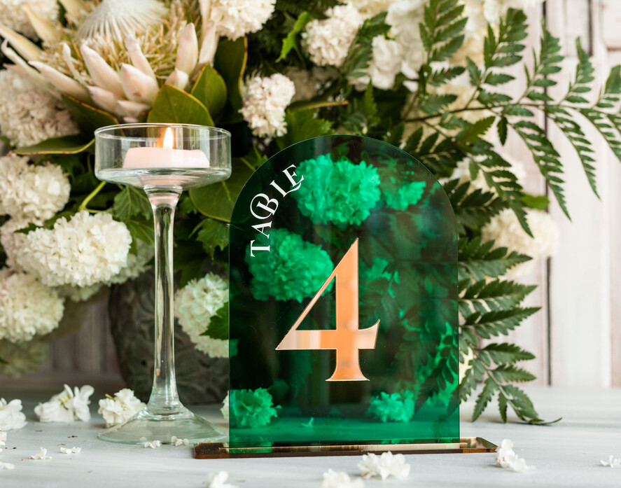 Numery na stół Akryl zielone numerki na stoły weselne, elegancka i nowoczesna forma karty dań na weselu, akrylowe zielone menu weselne, akrylowa zielona karta dań 8