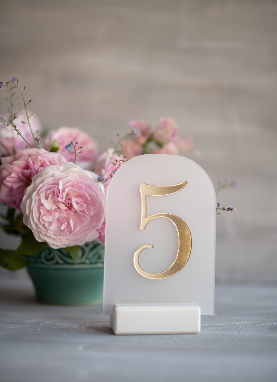 Numery na stół Akryl numerek na stół weselny najpiekniejsze eleganckie satynowy akryl 0