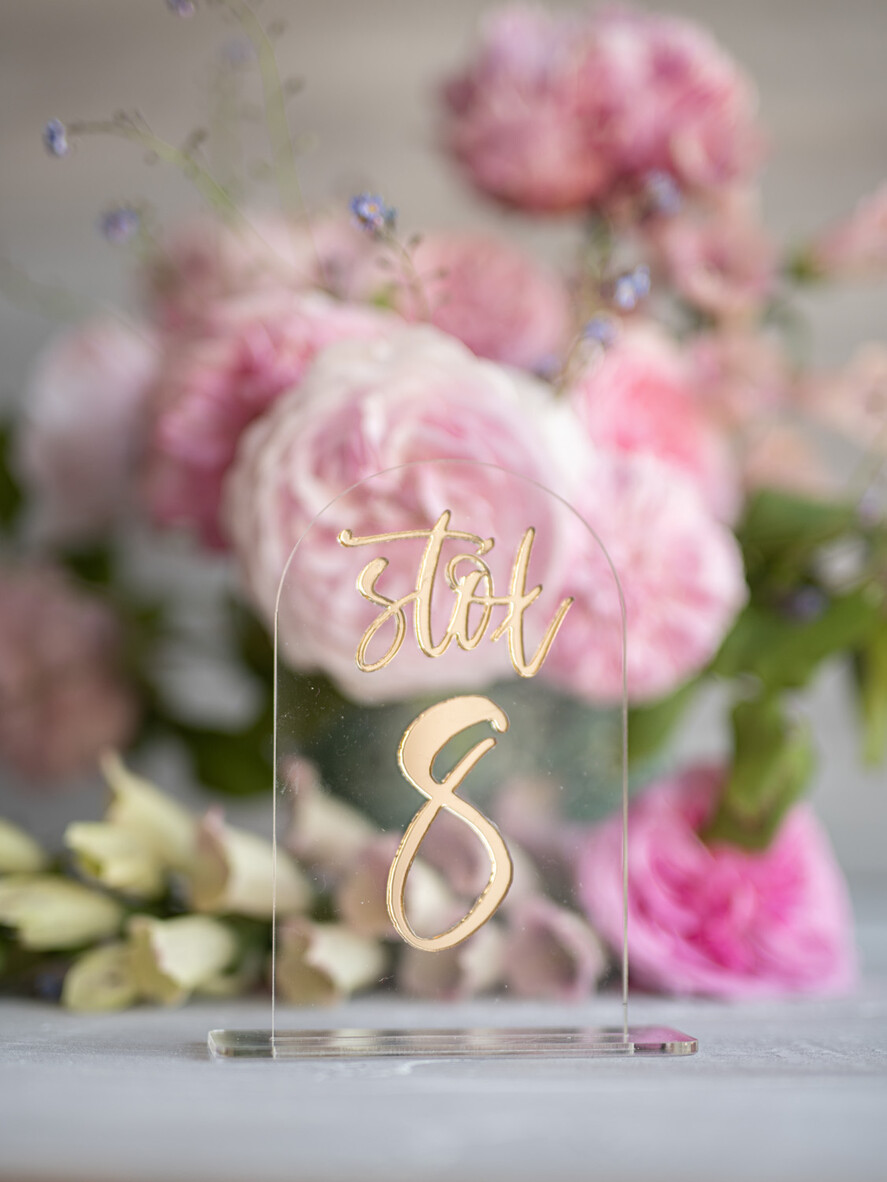 Numery na stół Akryl tabliczka z numerem stołu weselnego, złote lusterkowe napisy2