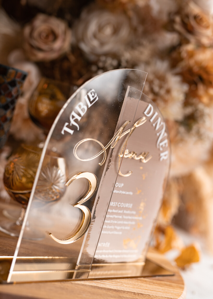 Numery na stół Akryl numerki na stoły weselne, elegancka i nowoczesna forma karty dań na weselu, akrylowe menu weselne, malowane farbą numerki na stół 4