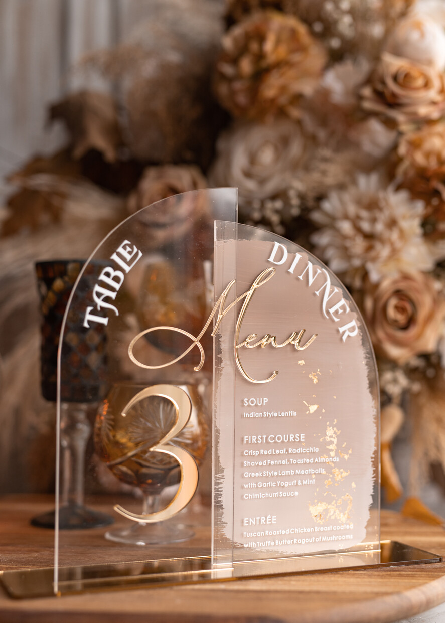 Numery na stół Akryl numerki na stoły weselne, elegancka i nowoczesna forma karty dań na weselu, akrylowe menu weselne, malowane farbą numerki na stół 1