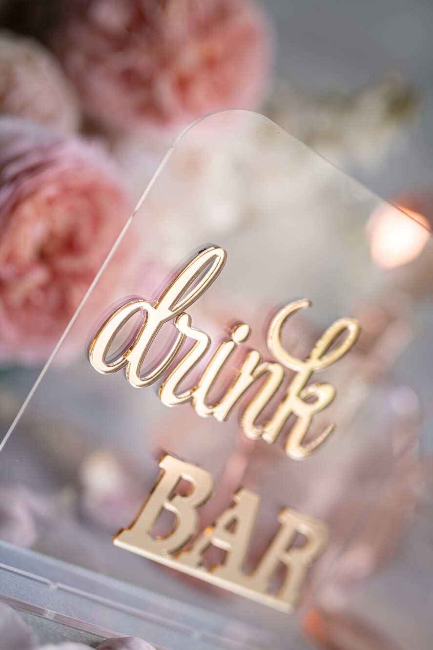 Numery na stół Akryl numerki na stół weselny, akrylowe numery na stół weselny, złoty numerek na stoły weselne, numeracja stołów na weselu w stylu glamour, nowoczesny numerek na stół weselny 1