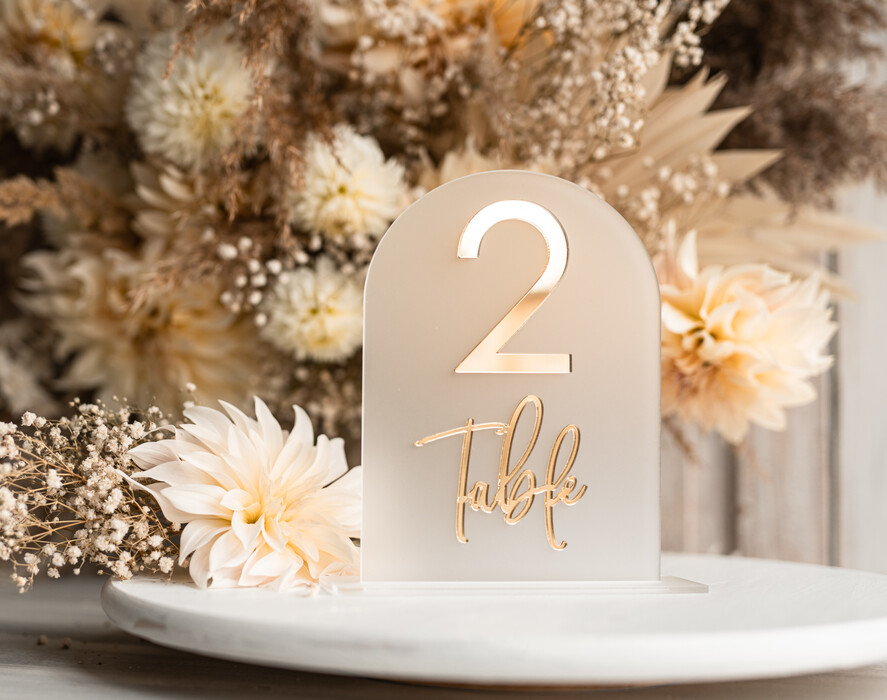 Numery na stół Akryl numerki na stół weselny, akrylowe numery na stół weselny, złoty numerek na stoły weselne, numeracja stolow na weselu, eleganckie numerek na stol weselny5