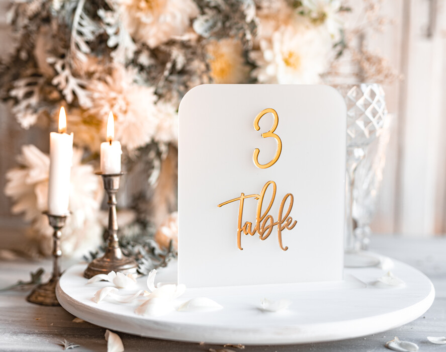 Numery na stół Akryl numerki na stół weselny, akrylowe numery na stół weselny, złoty numerek na stoły weselne, numeracja stolow na weselu, eleganckie numerek na stol weselny0