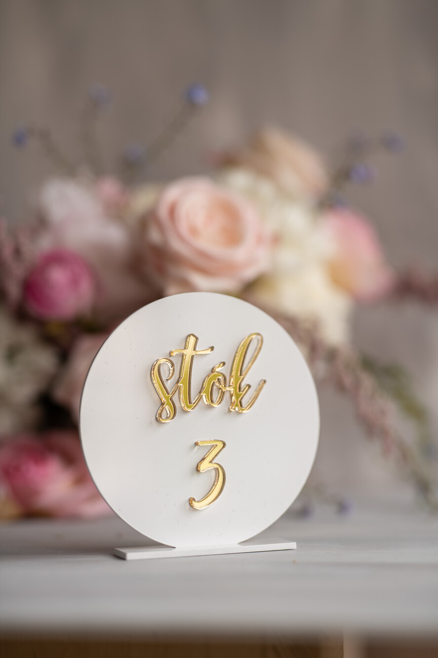 Numery na stół Akryl numery na stoły weselne eleganckie  najpiekniejsze numerki biały i złoty akryl 1
