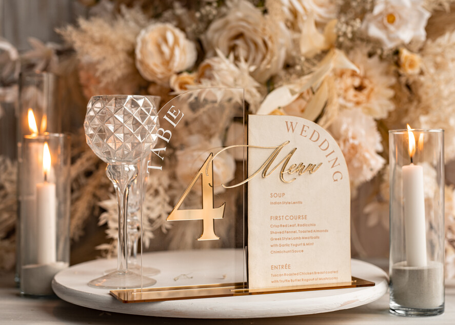 Numery na stół Akryl numery na stoły weselne, dekoracja stołów weselnych, dekoracja na stołach weselnych, menu i numerki na stół,eleganckie menu weselne, welurowe menu weselne,4