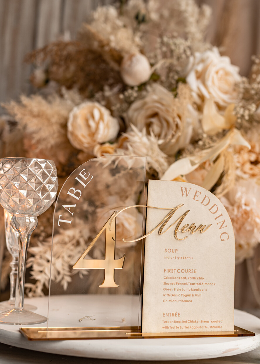 Numery na stół Akryl numery na stoły weselne, dekoracja stołów weselnych, dekoracja na stołach weselnych, menu i numerki na stół,eleganckie menu weselne, welurowe menu weselne,2