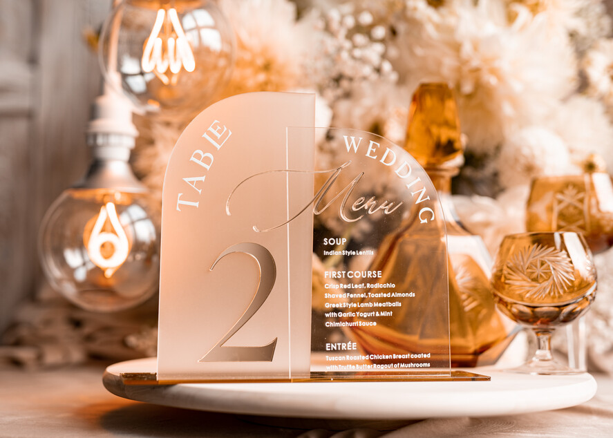 Numery na stół Akryl Zestaw na stół weselny złote numerki na stoły weselne, elegancka i nowoczesna forma karty dań na weselu, menu weselne ze szkła, numerek i menu razem 10