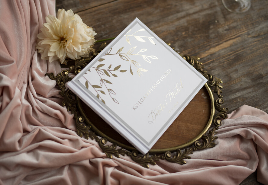 Księgi wpisów gości glamour księga gości na zdjęcia z fotobudki i instaxa, klasyczne zlote lub srebrne napisy0