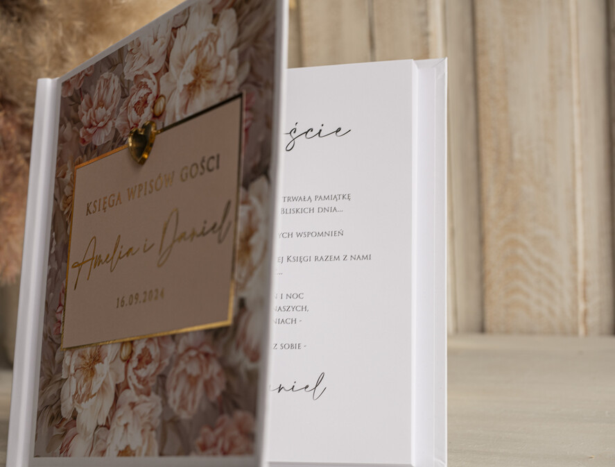 Księgi wpisów gości glamour księga gości na wesele pamiątka ślubu, księga wpisów gości z peoniami złote napisy, elegancka różowo złota księga wpisów gości elegancka księga ślubna4