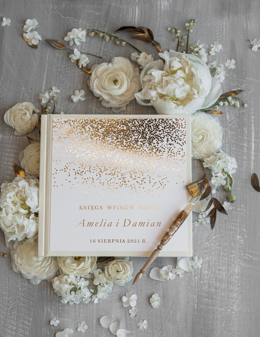 Księgi wpisów gości glamour ksiega pamiątkowa na wpisy gości weselnych, złote błyszczące napisy wasze imiona i data ślubu1
