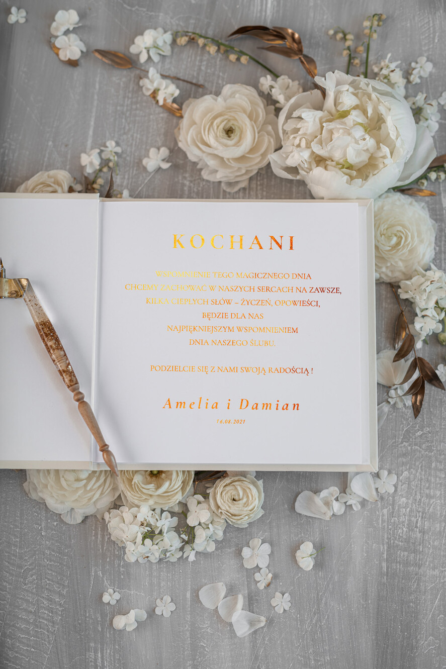 Księgi wpisów gości glamour ksiega pamiątkowa na wpisy gości weselnych, złote błyszczące napisy wasze imiona i data ślubu2