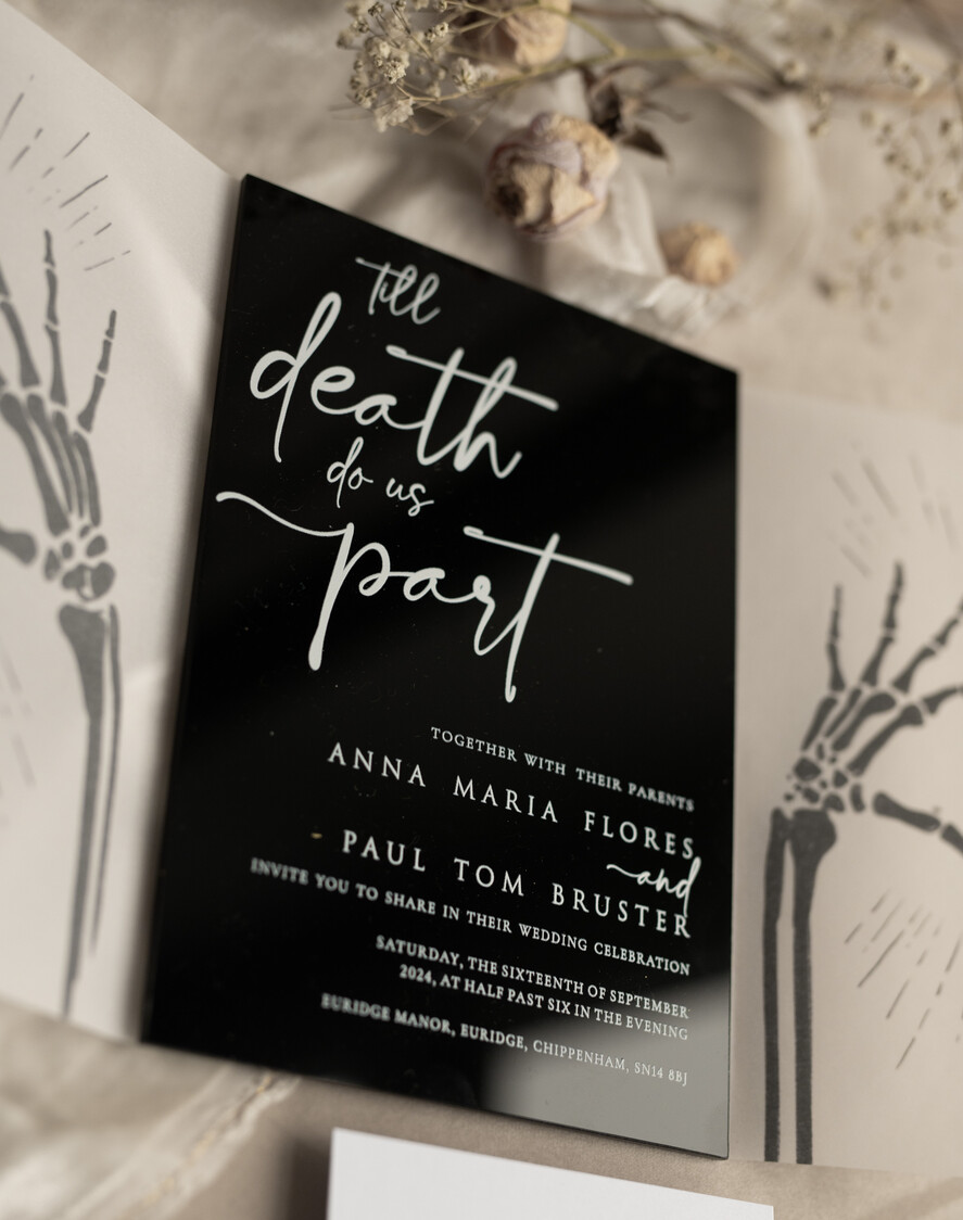 Zaproszenia ślubne Indywidualne nietypowe zaproszenia ślubne, czarne zaproszenia na ślub, zaproszenia ślubne z kościotrupem, nowoczesne czarne zaproszenia slubne 3