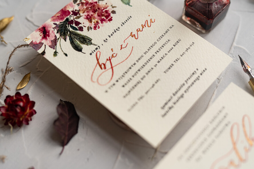 Zaproszenia ślubne Indywidualne nietypowe bordowe zaproszenia ślubne kaligrafowane zaproszenia ślubne  33