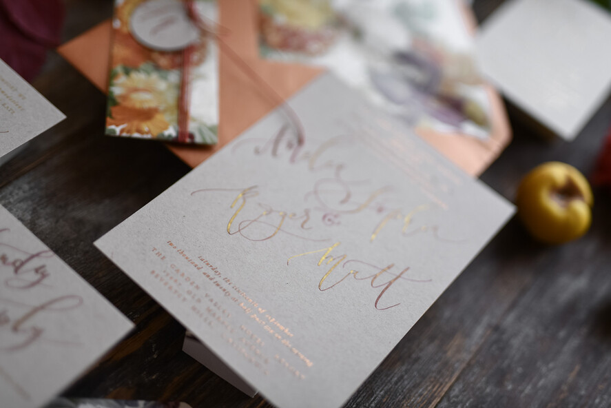 Zaproszenia ślubne Indywidualne kaligrafowane zaproszenia na ślub złote litery wesele glamour2