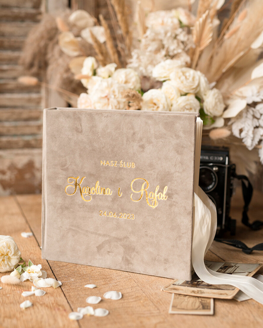 Księgi wpisów gości welurowe duża Welurowa Księga Wpisów Gości Ecru Kartki Księga Pamiątkowa welurowa ze Złotymi Napisami 0
