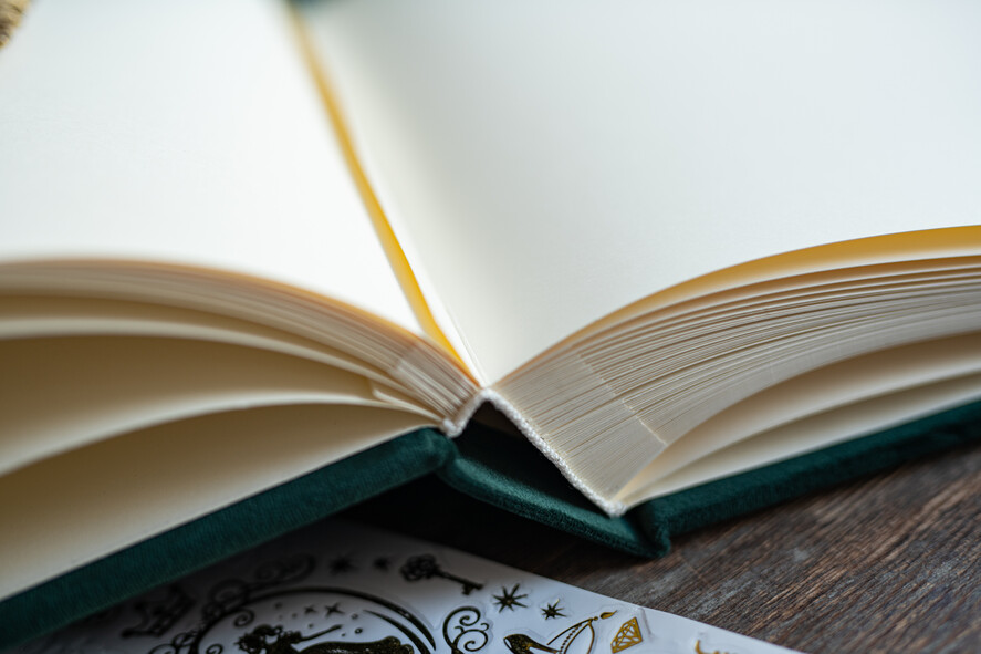 Księgi wpisów gości welurowe Zielona Welurowa Księga Wpisów Gości Ecru Kartki Księga Pamiątkowa welurowa ze Złotymi Napisami 2