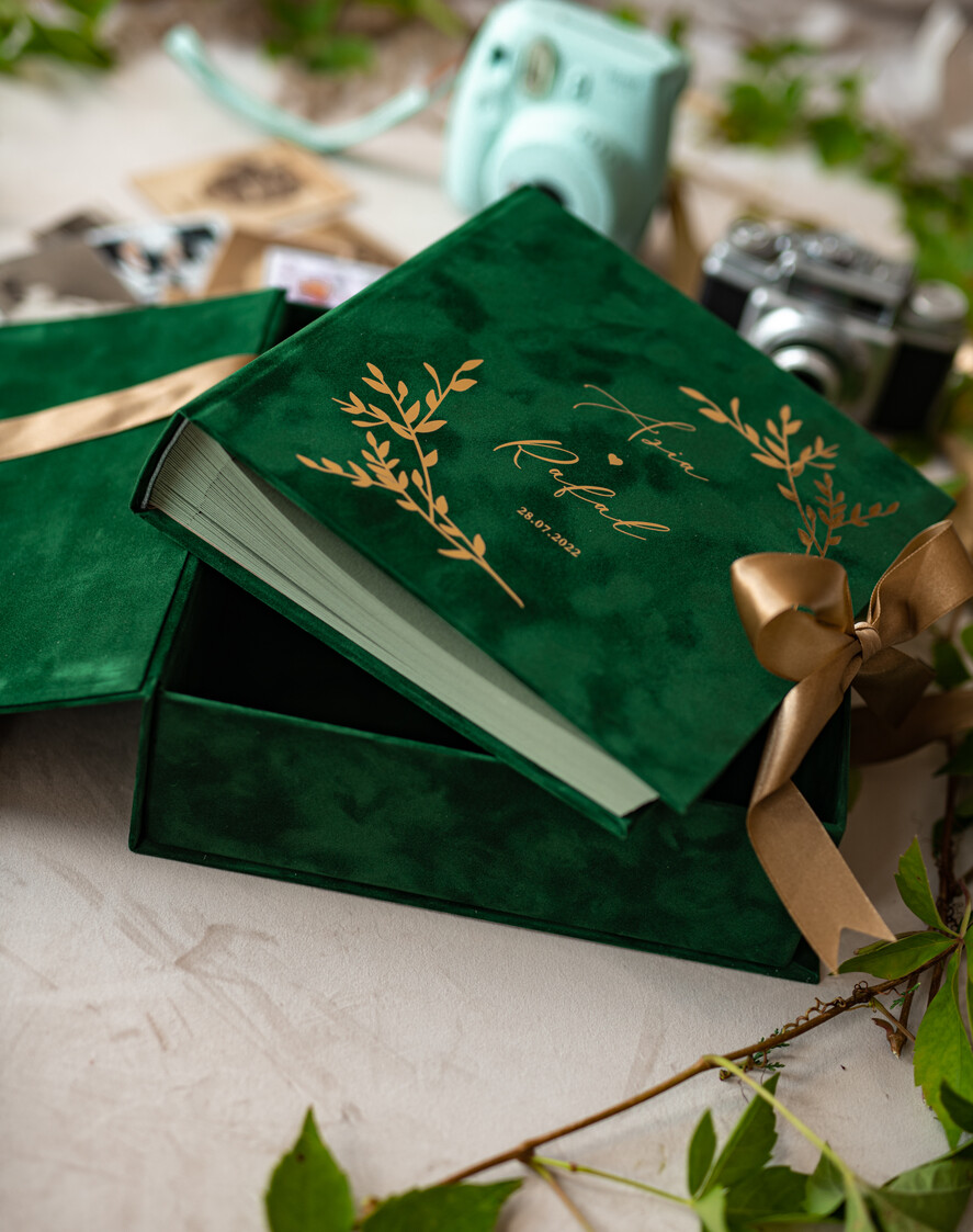 Księgi wpisów gości welurowe pamiątkowa księga gości weselnych w pudełku, weselena księga wpisów gości zielona ze złotym, welurowa księga wpisów w pudełku, szmaragdowy i zlota okładka 15