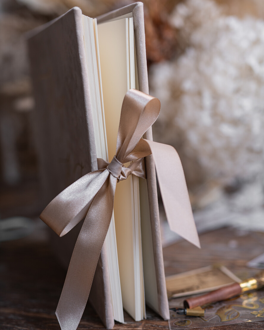 Księgi wpisów gości welurowe album na zdjecia i ksiega gosci, welurowa księga wpisów gości, złote imiona na okładce 3