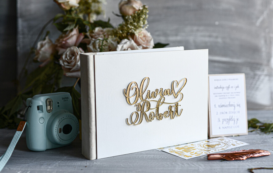 Księgi wpisów gości welurowe album księga gości weselnych mozliwe czarne kartki na fotki z instaxa i fotobudki drewniana złote napisy1