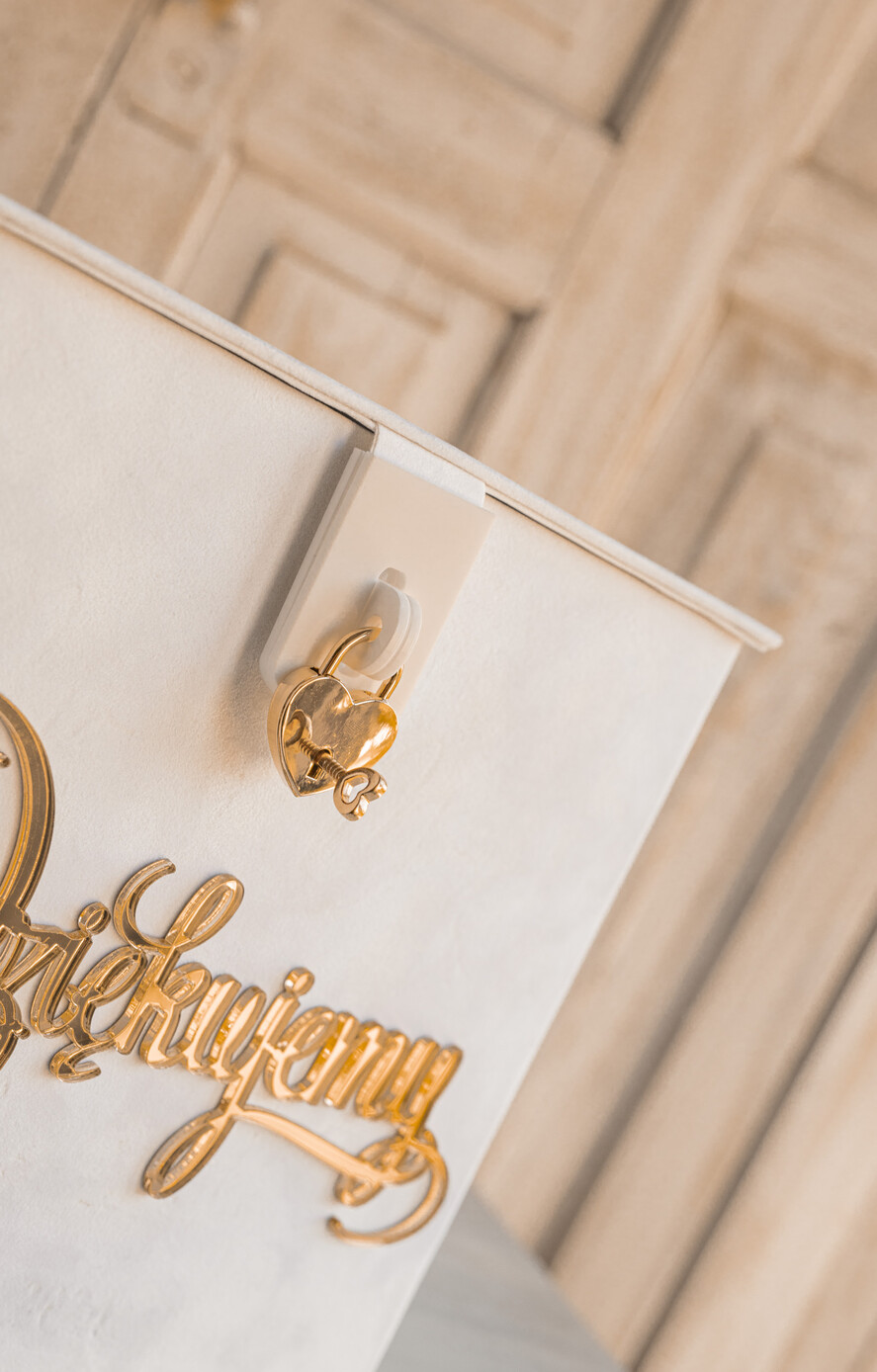 Księgi wpisów gości welurowe Szybka Wysyłka zestaw na wesele księga wpisów gości szkatułka na obrączki kopertówka, biały welurowy zestaw na wesele złote litery 23