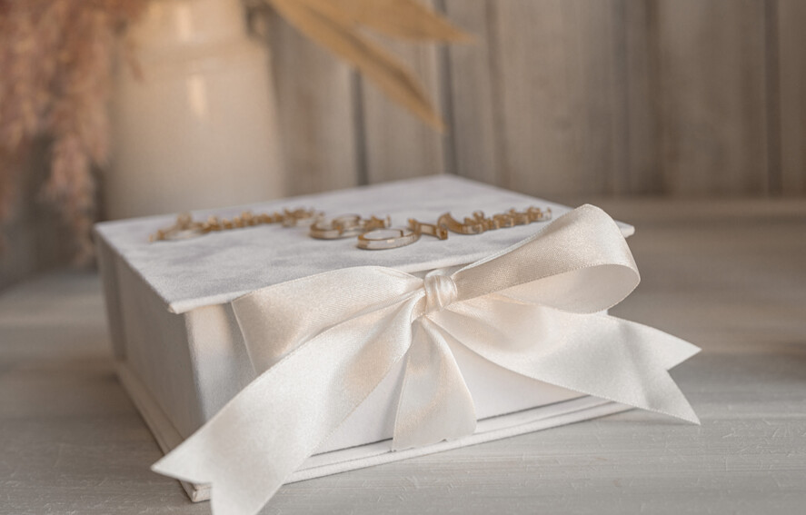 Księgi wpisów gości welurowe Szybka Wysyłka zestaw na wesele księga wpisów gości szkatułka na obrączki kopertówka, biały welurowy zestaw na wesele złote litery 31