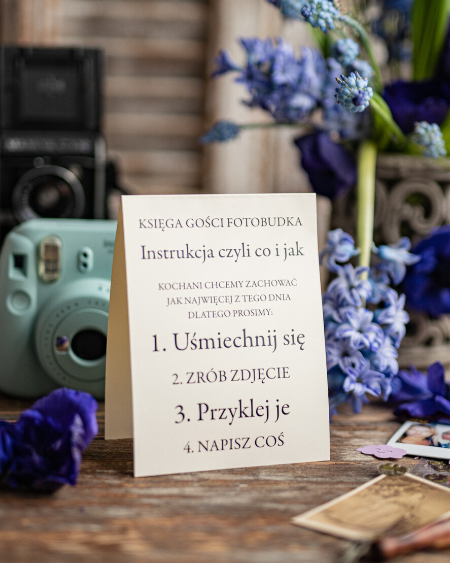 Księgi wpisów gości welurowe Księga w kolorze Dusty Blue, welurowa księga wpisów gości, złote napisy na okładce, księga glamour, welurowa pamiątkowa księga wpisow gosci3