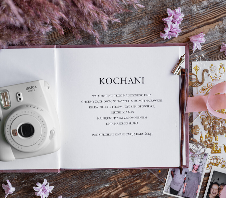 Księgi wpisów gości welurowe różowa welurowa księga wpisów gości, złote napisy na okładce, welurowa pamiątkowa księga wpisow gosci3