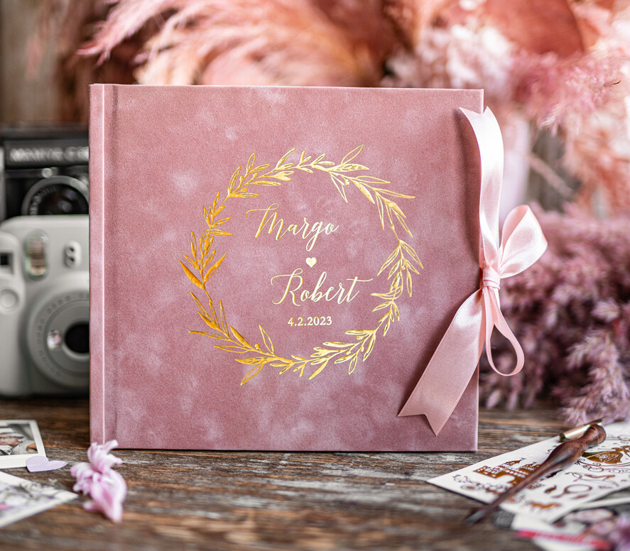 Księgi wpisów gości welurowe różowa welurowa księga wpisów gości, złote napisy na okładce, welurowa pamiątkowa księga wpisow gosci0