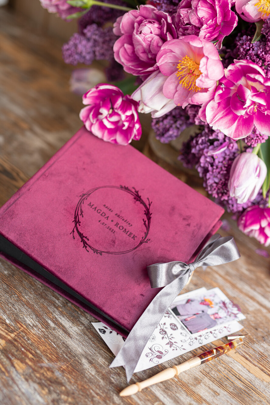 Księgi wpisów gości welurowe bordowa welurowa ksiega gosci na zdjecia z fotobudki na fotki z instaxa i fotobudki, mała księga 21/2111