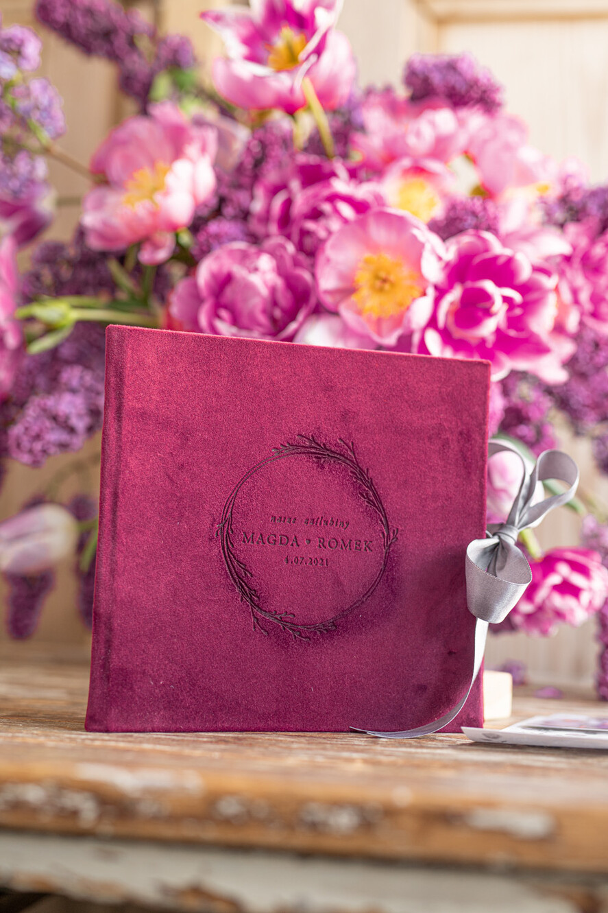 Księgi wpisów gości welurowe bordowa welurowa ksiega gosci na zdjecia z fotobudki na fotki z instaxa i fotobudki, mała księga 21/216