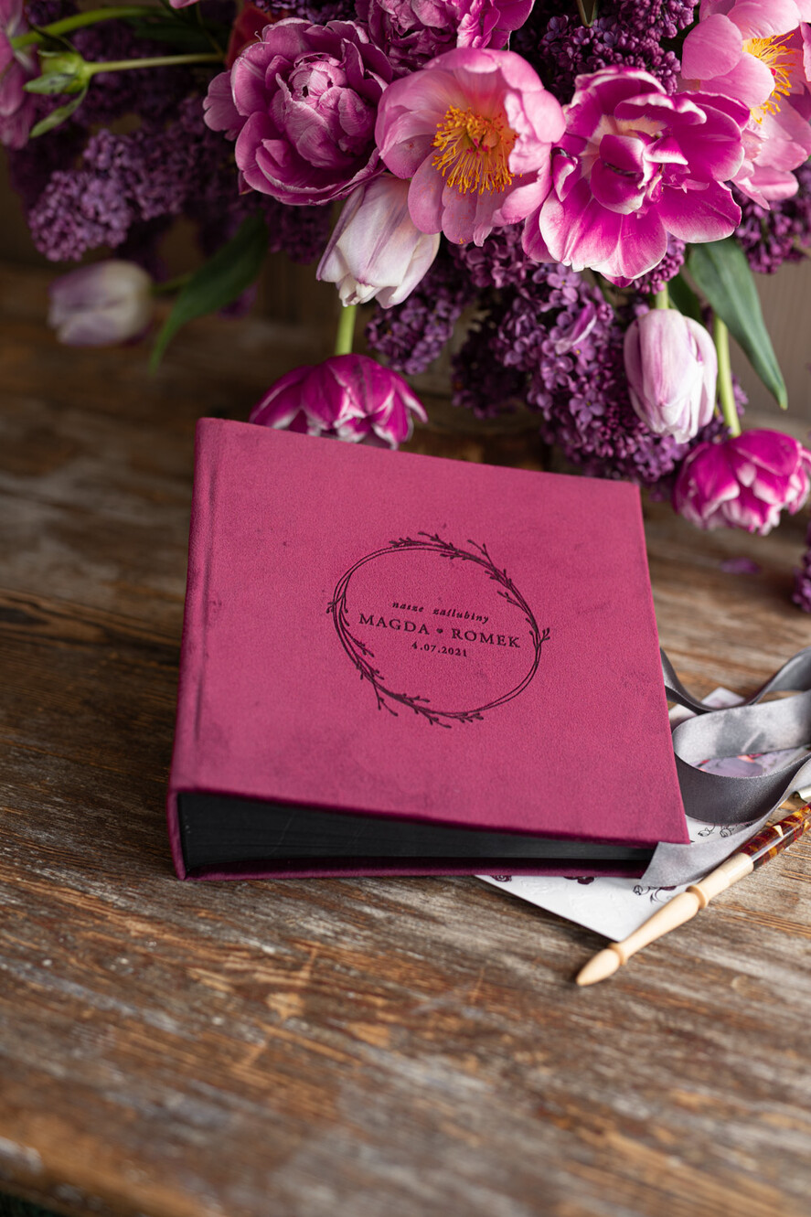 Księgi wpisów gości welurowe bordowa welurowa ksiega gosci na zdjecia z fotobudki na fotki z instaxa i fotobudki, mała księga 21/218