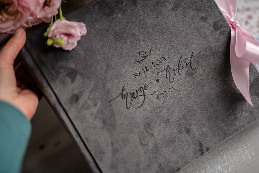 Księgi wpisów gości welurowe duża welurowa ksiega gosci weselnych z ankietami wybierz swoje kartki na zdjęcia z fotobudki i polaroidy   12