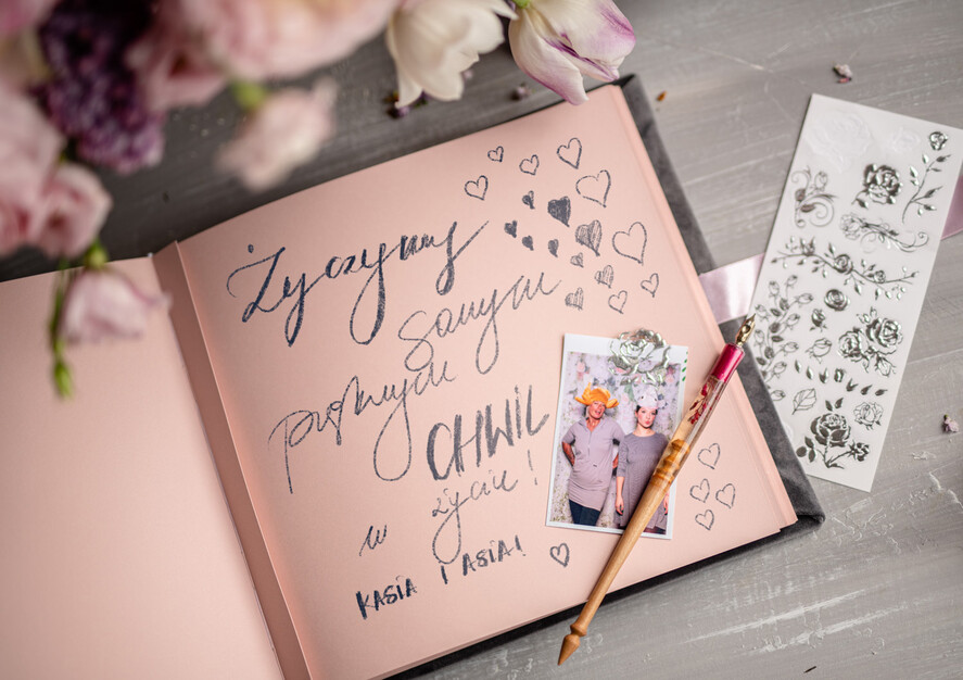 Księgi wpisów gości welurowe duża welurowa ksiega gosci weselnych z ankietami wybierz swoje kartki na zdjęcia z fotobudki i polaroidy   4