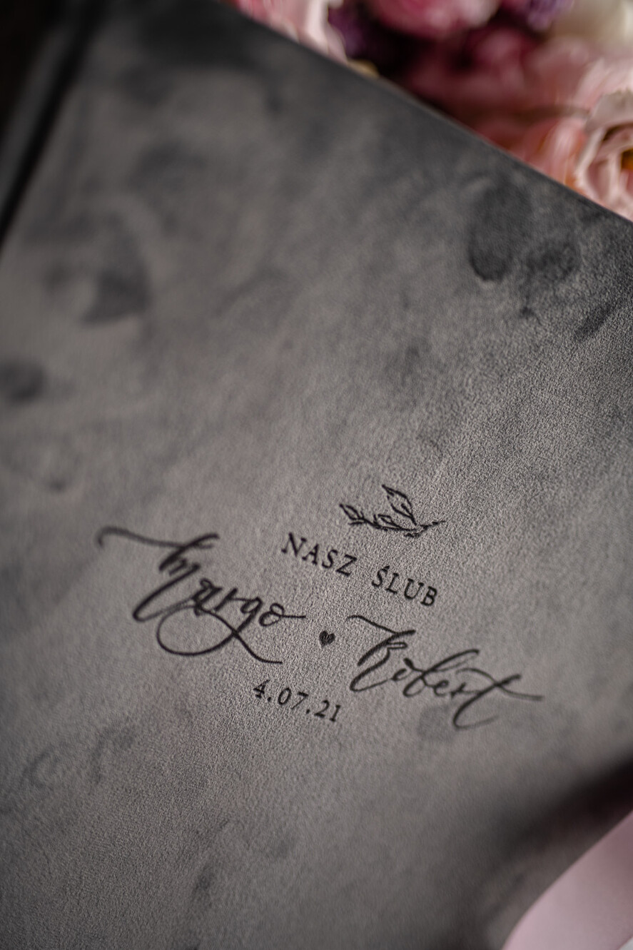 Księgi wpisów gości welurowe duża welurowa ksiega gosci weselnych z ankietami wybierz swoje kartki na zdjęcia z fotobudki i polaroidy   8