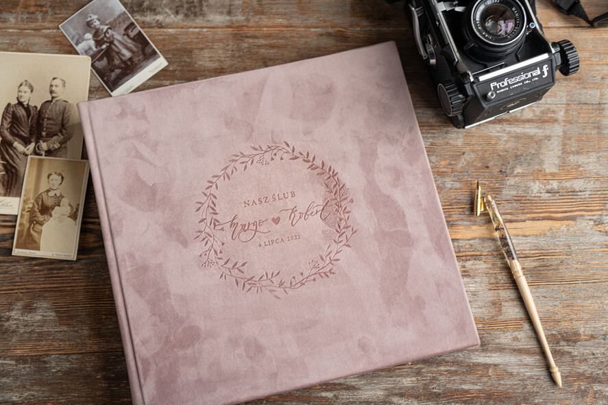 Księgi wpisów gości welurowe duża różowa welurowa księga życzeń na wesele na zdjęcia polaroid, imiona na okładce0
