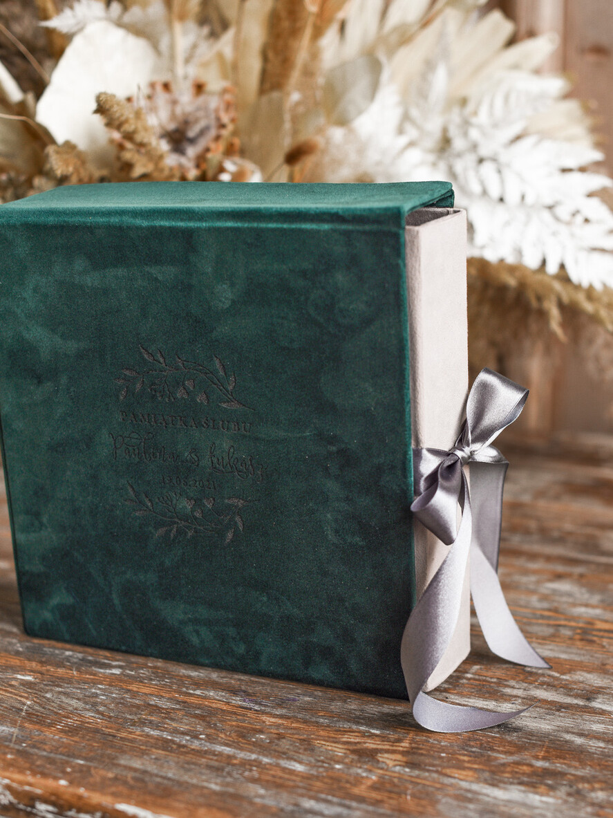 Księgi wpisów gości welurowe oryginalna księga gości na wesele, wybór koloru kartek, welurowa księga gości w pudełku, ciemnozielona welurowa księga 1
