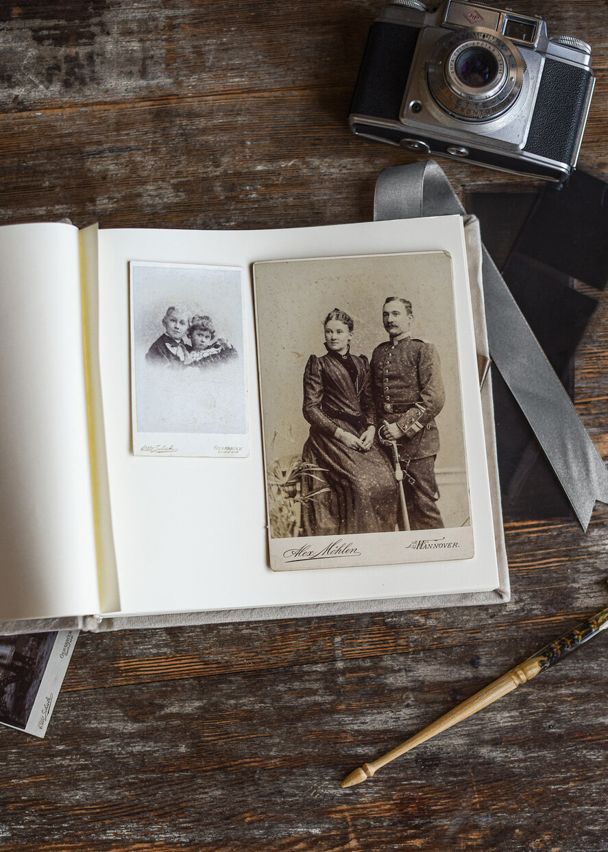 Księgi wpisów gości welurowe oryginalna księga gości na wesele, wybór koloru kartek, welurowa księga gości w pudełku, ciemnozielona welurowa księga 2