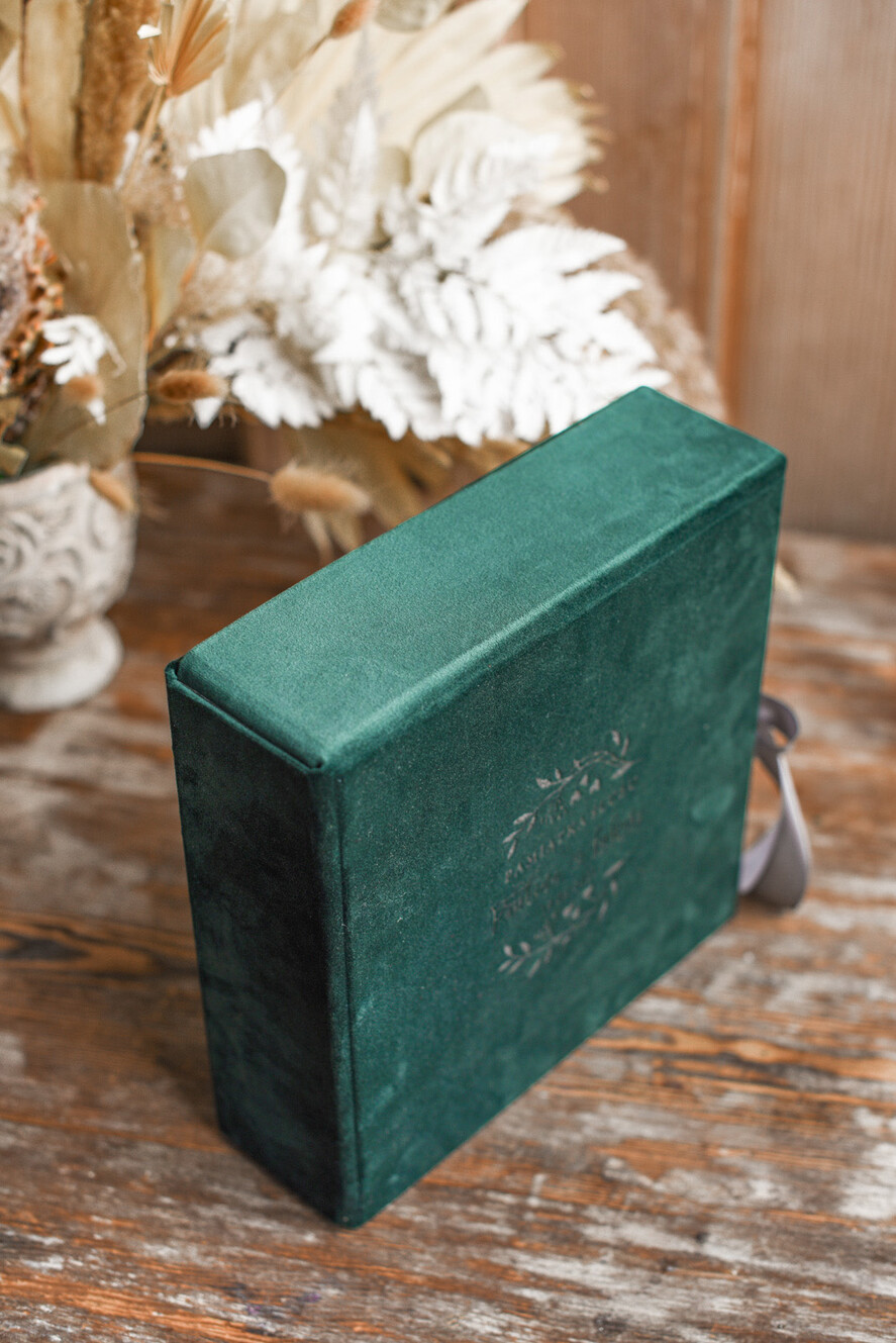 Księgi wpisów gości welurowe oryginalna księga gości na wesele, wybór koloru kartek, welurowa księga gości w pudełku, ciemnozielona welurowa księga 6