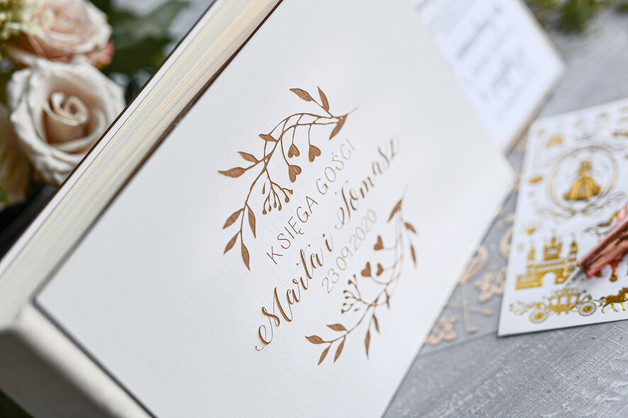 Księgi wpisów gości welurowe oryginalna drewniana księga gości na wesele na zdjęcia z fotobudki i polaroidy  2
