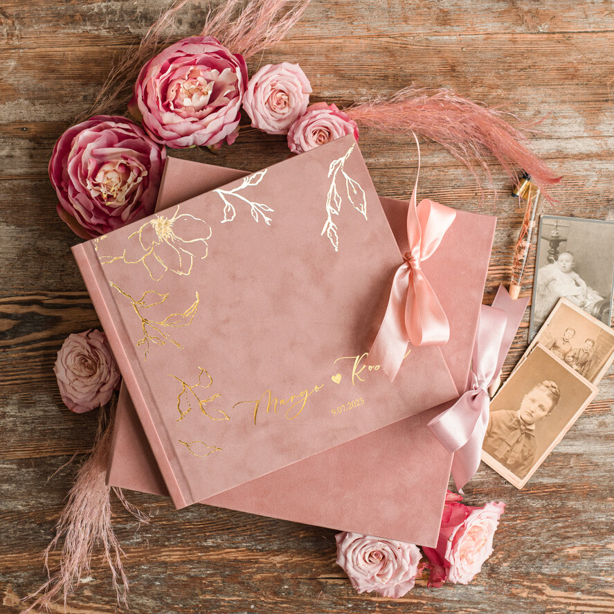 Księgi wpisów gości welurowe welurowa, aksamitna księga gości z pudełkiem, złote napisy na okładce, księga pamiątkowa na wesele i wpisy gosci weselnych10