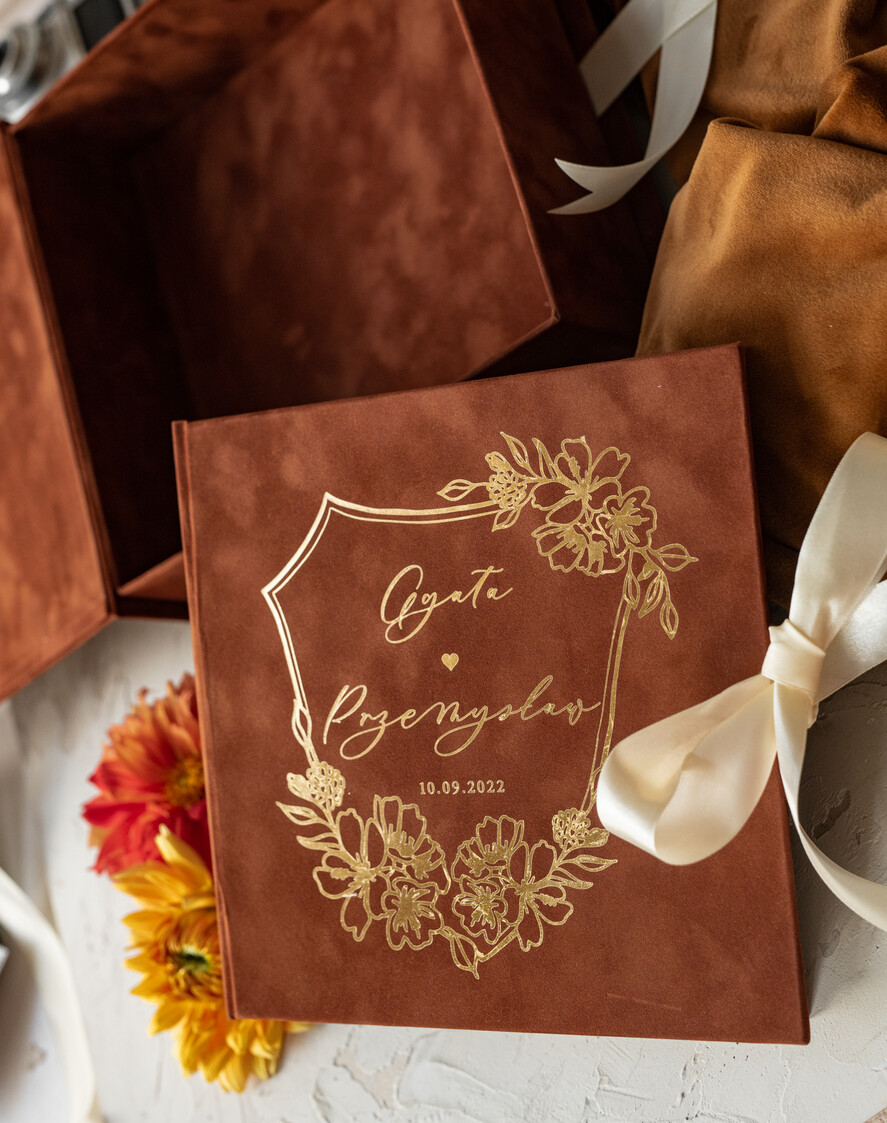 Księgi wpisów gości welurowe komplet księga i pudełko, album ślubny personalizowany i księga gości weselnych w jednym, na zdjęcia z fotobudki i zyczenia4