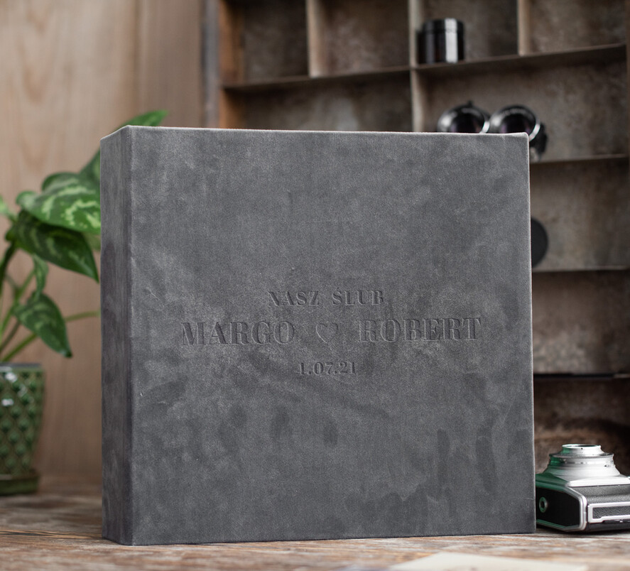 Księgi wpisów gości welurowe duża welurowa ksiega gosci weselnych na zdjęcia z fotobudki i polaroidy wybierz kolor kartek1