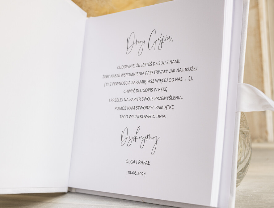 Księgi wpisów gości welurowe welurowa biało złota księga wpisów gości, elegancka księga na wpisy z perełkami ze złotymi napisami, biała welurowa księga wpisów gości z perełkami2