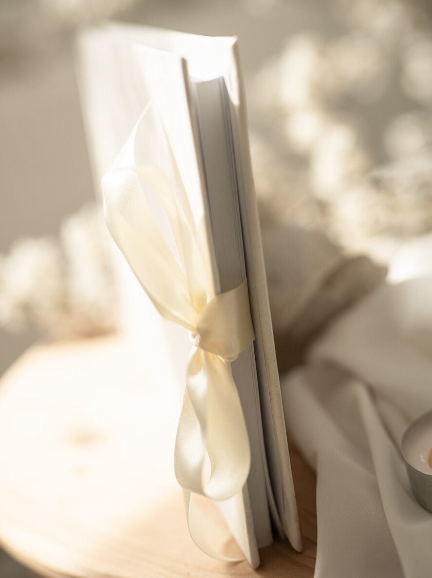 Księgi wpisów gości welurowe welurowa, aksamitna księga gości, złote napisy na okładce, księga pamiątkowa na wesele i wpisy gosci weselnych2