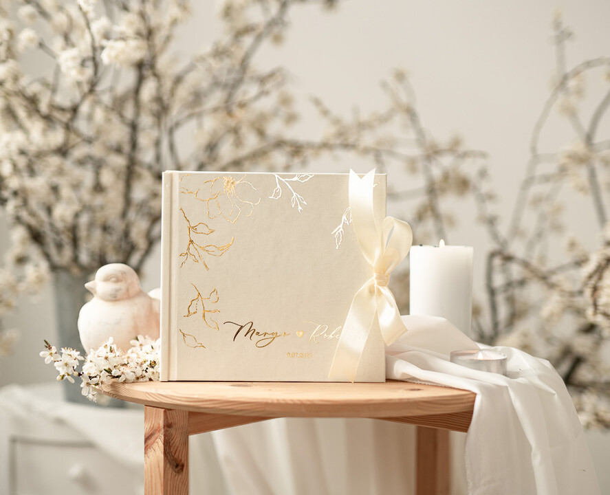 Księgi wpisów gości welurowe welurowa, aksamitna księga gości, złote napisy na okładce, księga pamiątkowa na wesele i wpisy gosci weselnych0