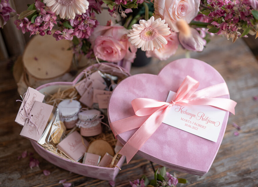 Prezenty, Podziękowania dla Rodziców Pudełka welurowe  podziękowania dla rodziców prezent welurowe serduszko ze słodkościami 1