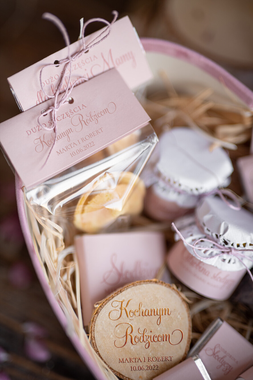 Prezenty, Podziękowania dla Rodziców Pudełka welurowe  podziękowania dla rodziców prezent welurowe serduszko ze słodkościami 2